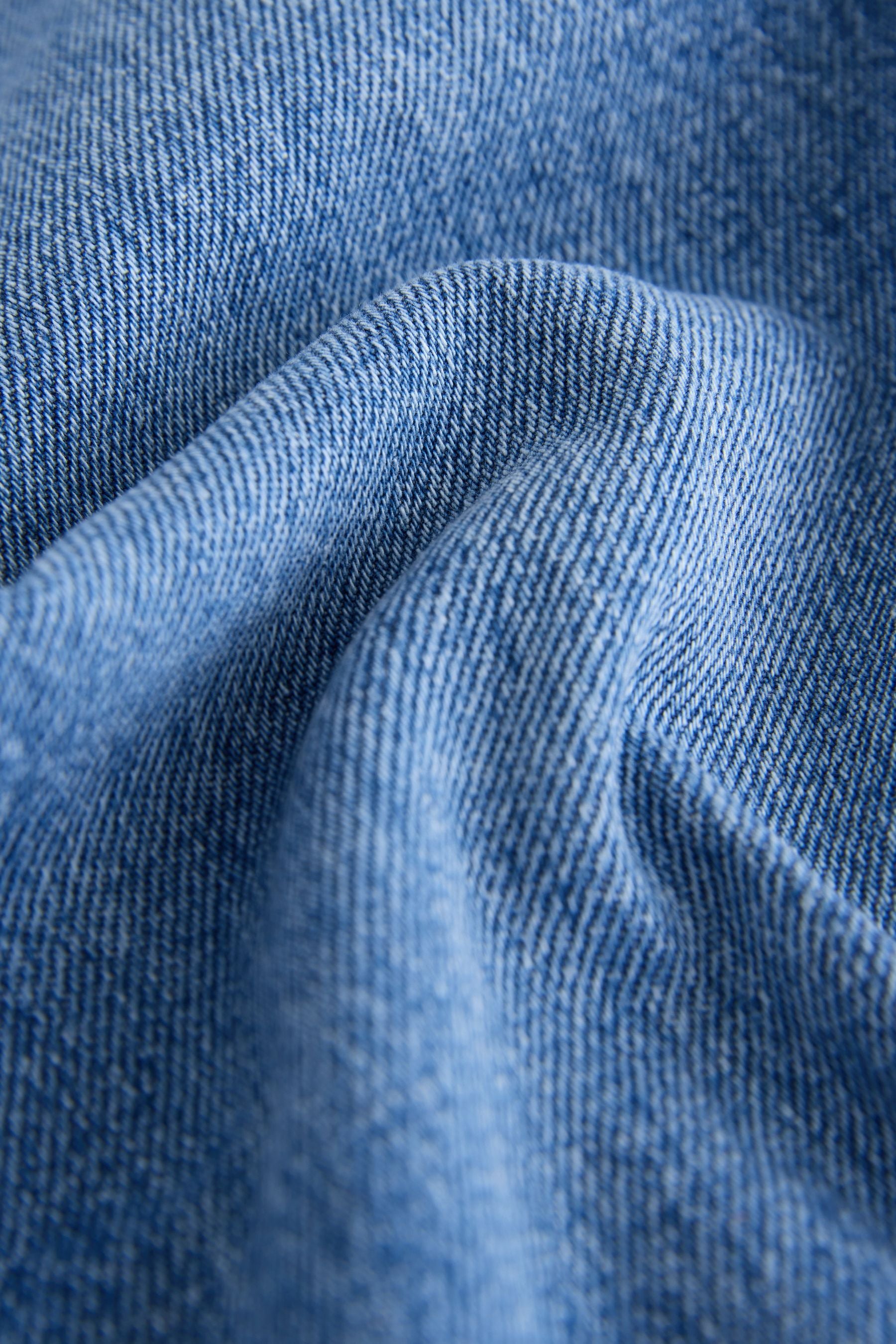 AM8799s3_3L.jpg