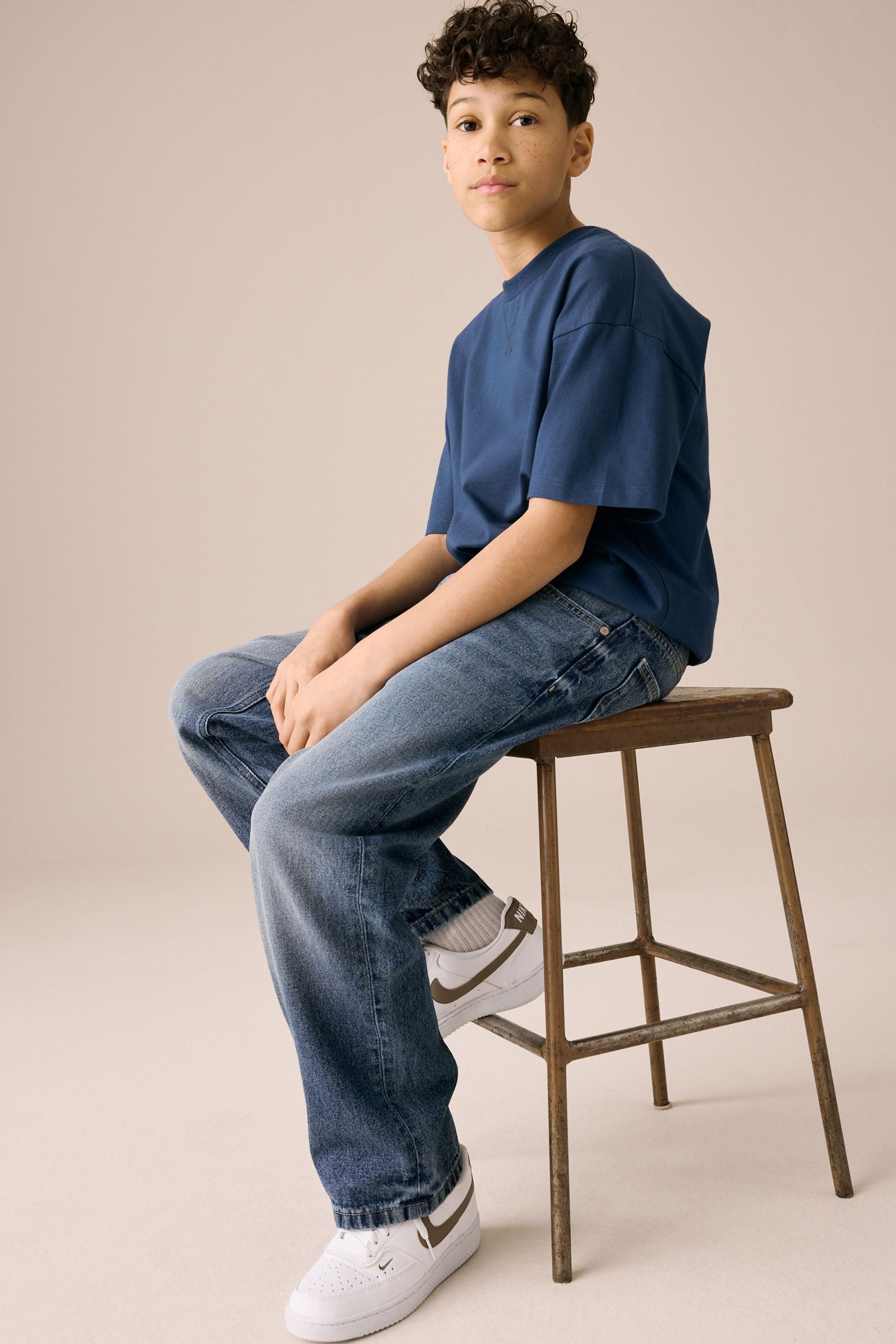 AW2138s4_3L.jpg