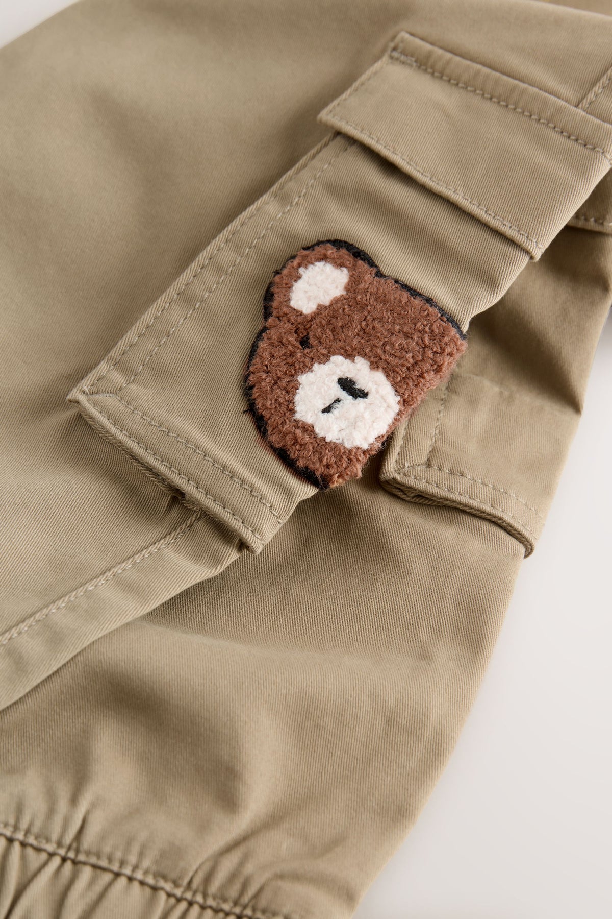 Pantaloni cargo Bear – maro tan, băieți, 3-6 luni - 6-7 ani, NEXT