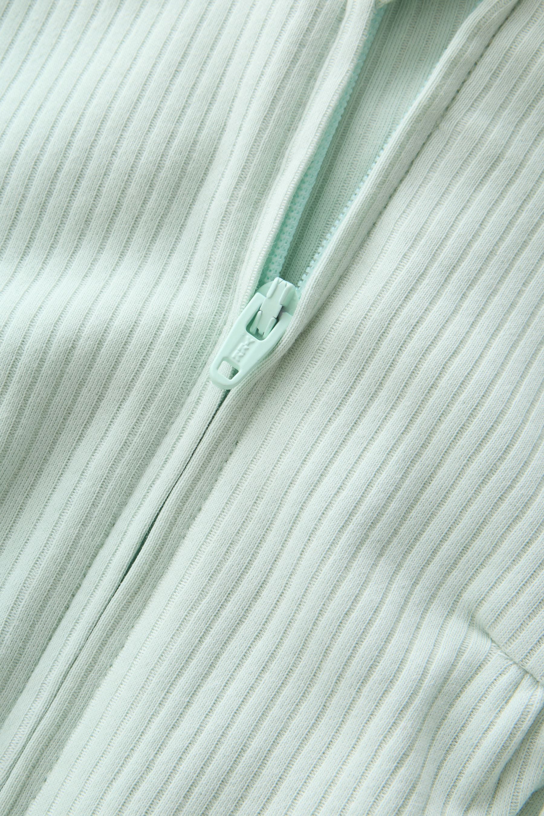 G05696s15_3L.jpg