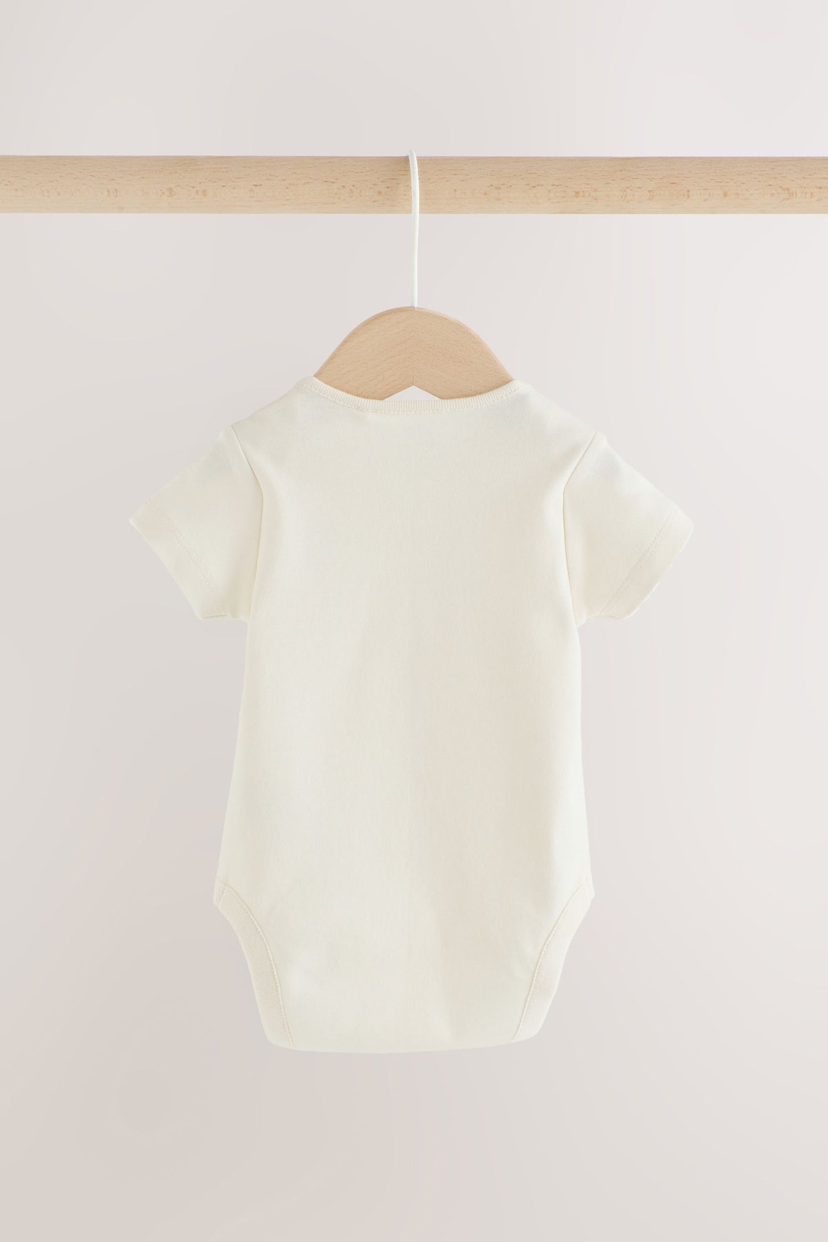 Set cadou cu salopetă de dormit, body, bavetă și căciuliță – alb, nou-născuți, prematuri - 6-9 luni, NEXT