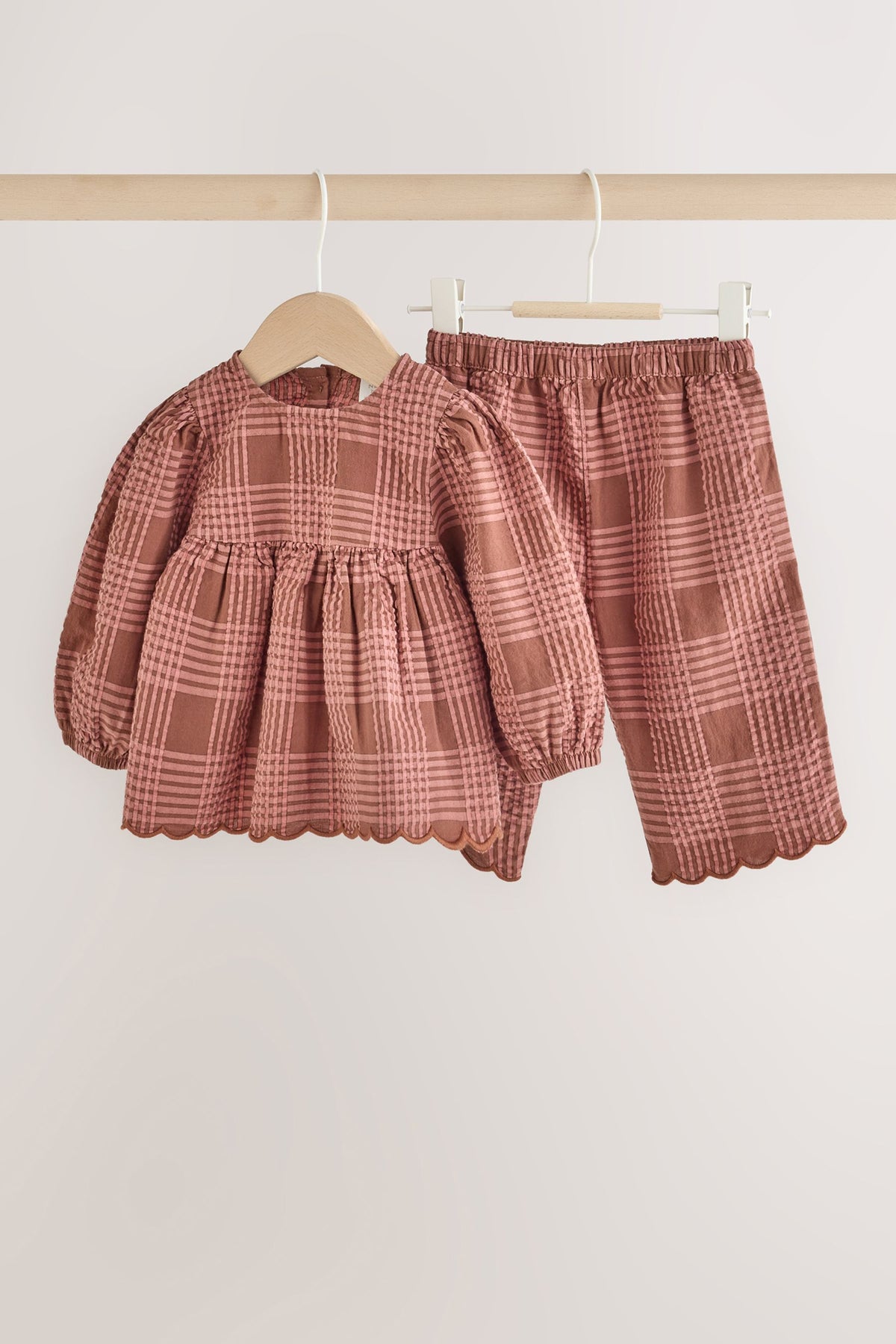 Set cu bluză și pantaloni din țesătură în carouri, pentru bebeluși – maro ciocolatiu, nou-născuți, până la 1 lună - 1,5-2 ani, NEXT - imagine 15