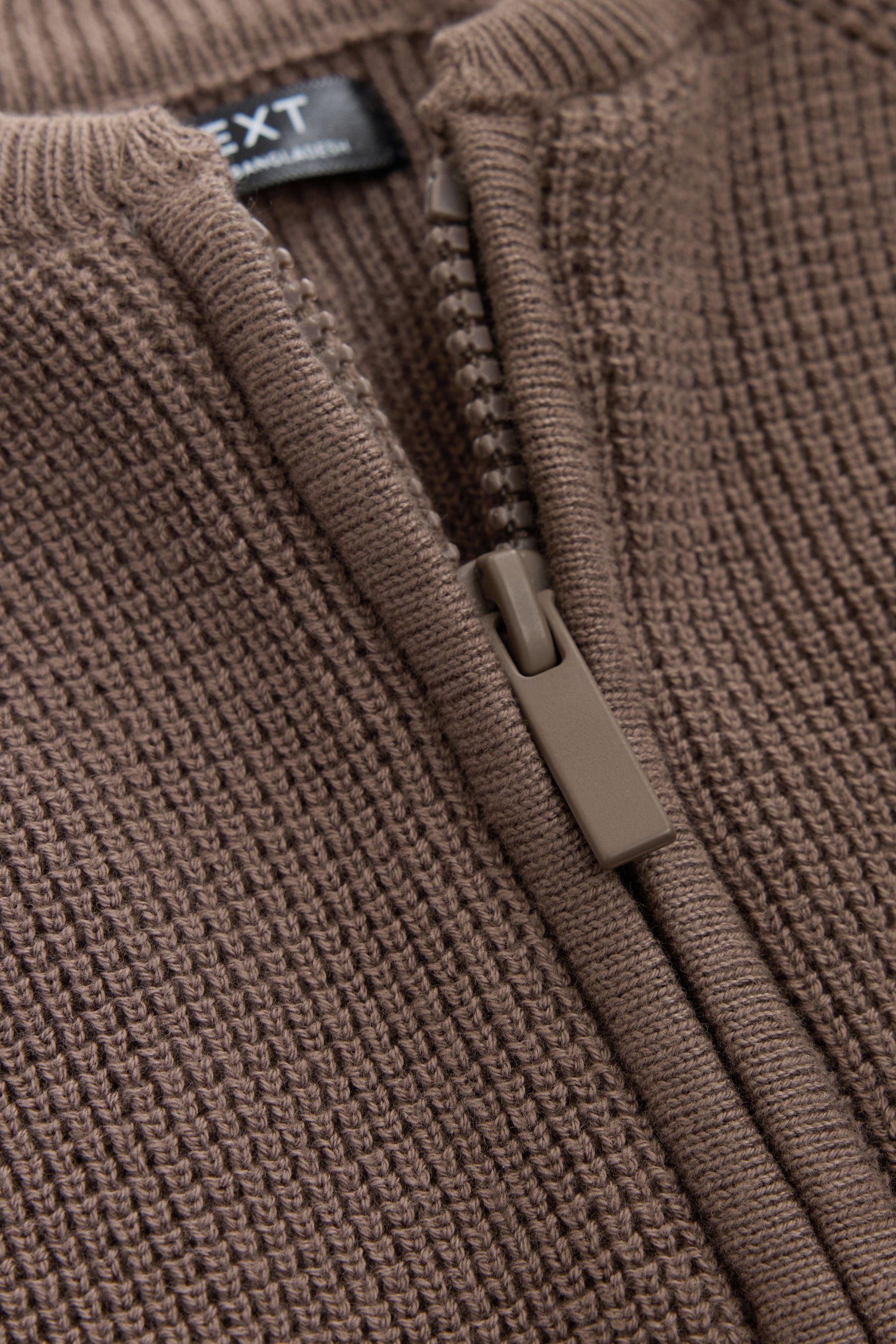 G67240s9_3L.jpg