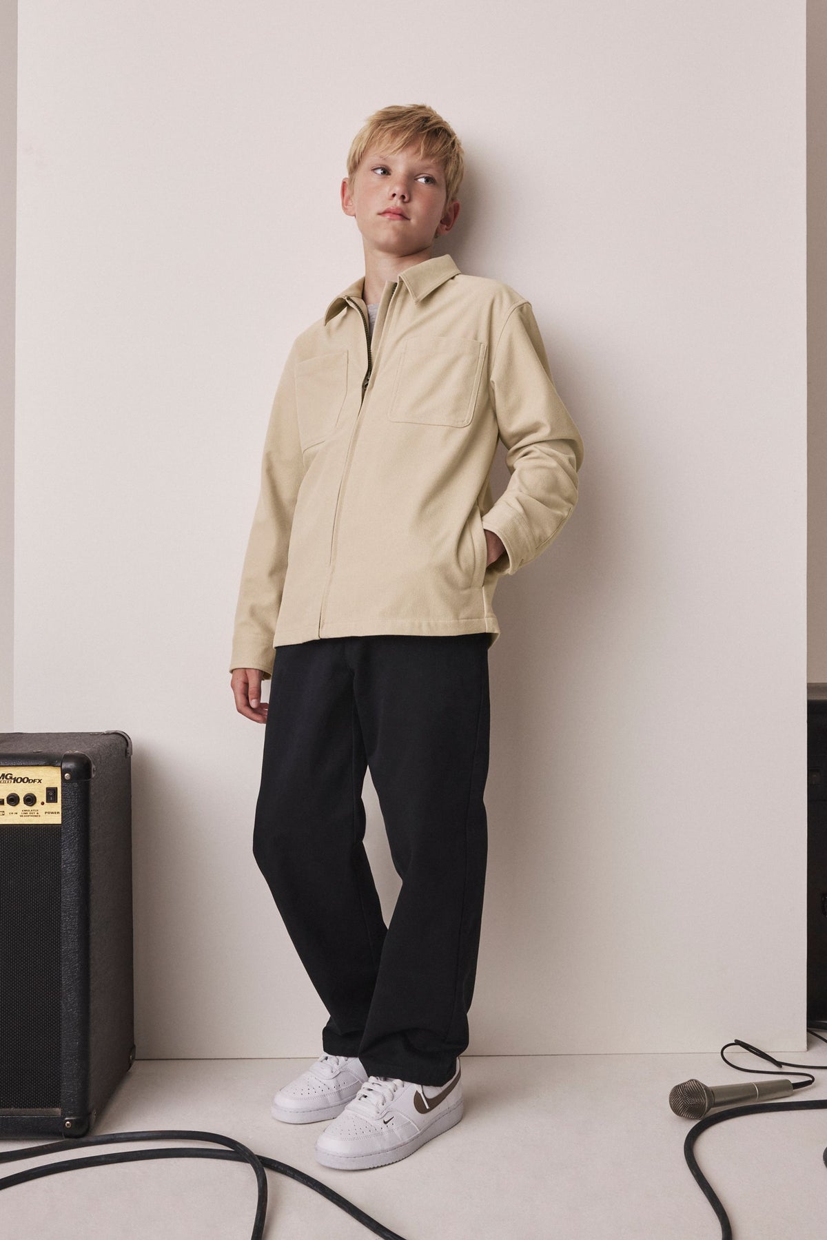 G76682s1_3L.jpg