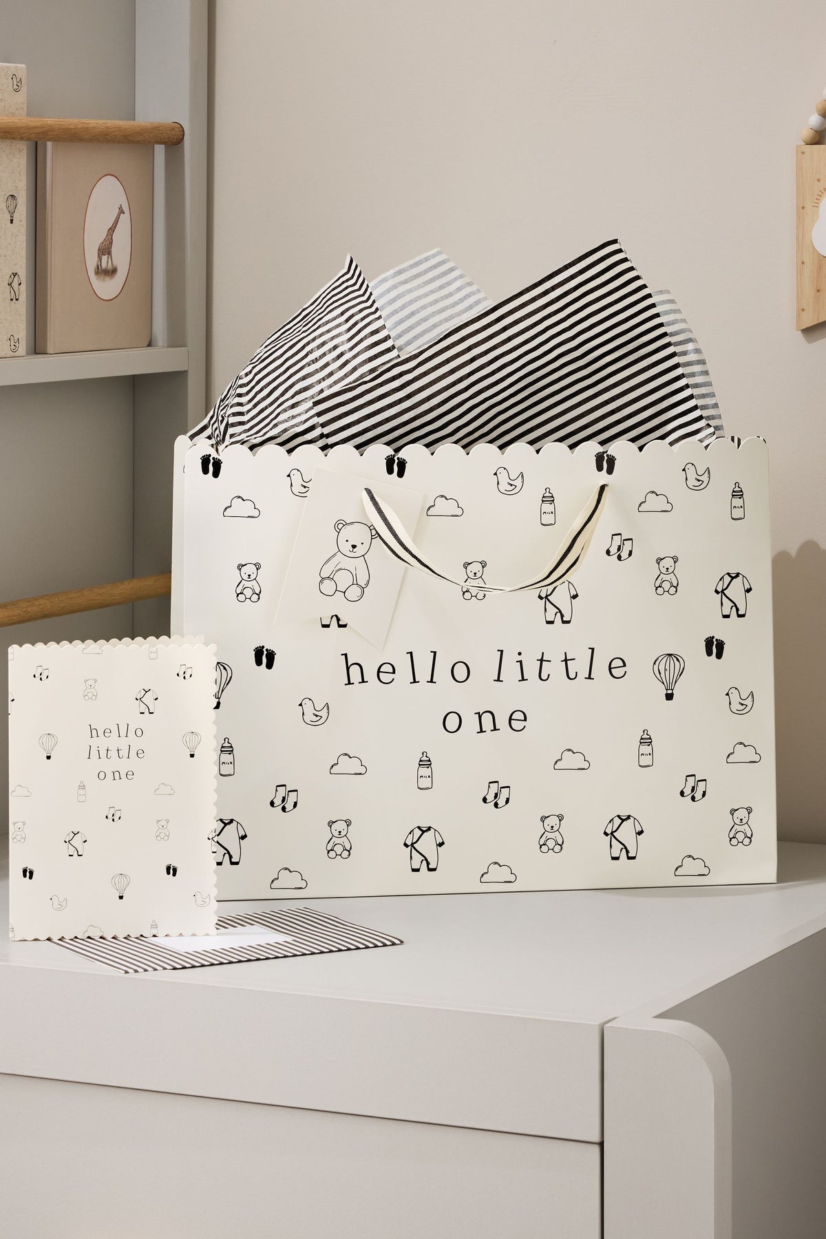 Set cadou baby monocrom cu sacoșă și felicitare, NEXT