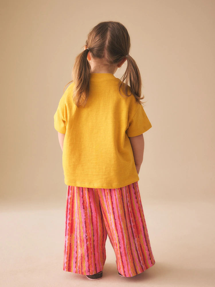 Set cu tricou și pantaloni cu croială amplă - galben/ocru, NEXT