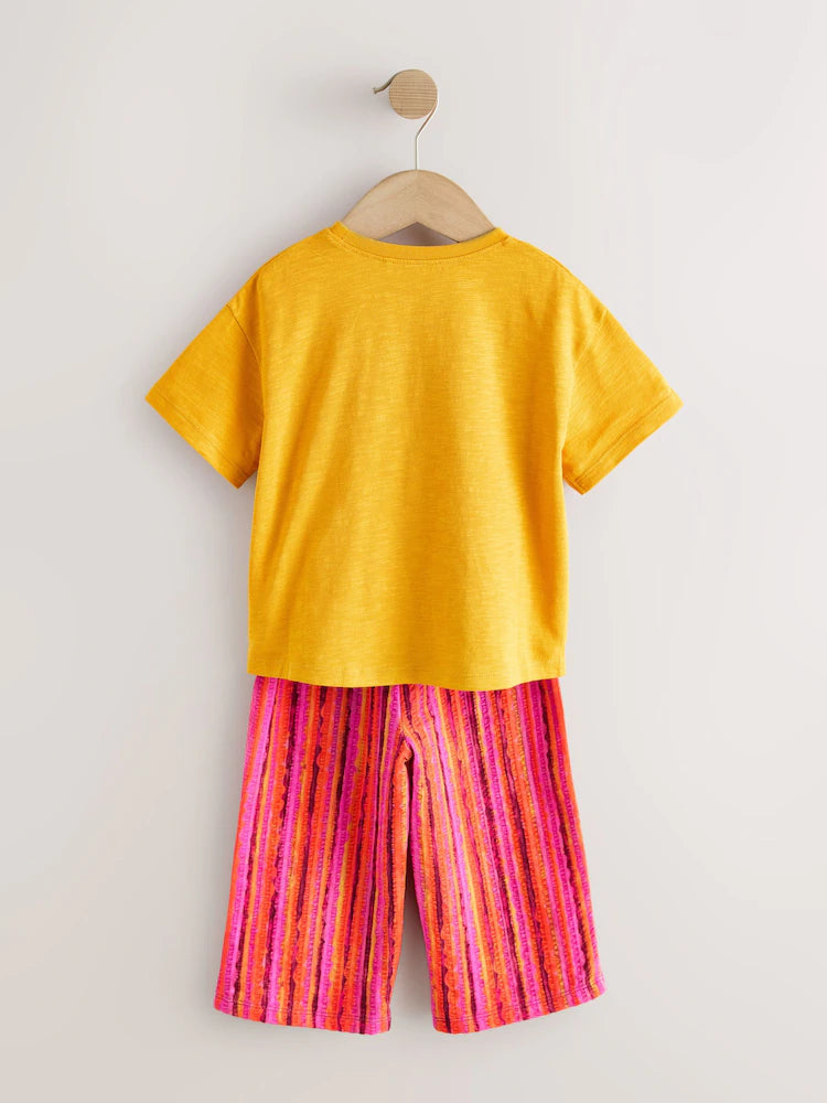 Set cu tricou și pantaloni cu croială amplă - galben/ocru, NEXT