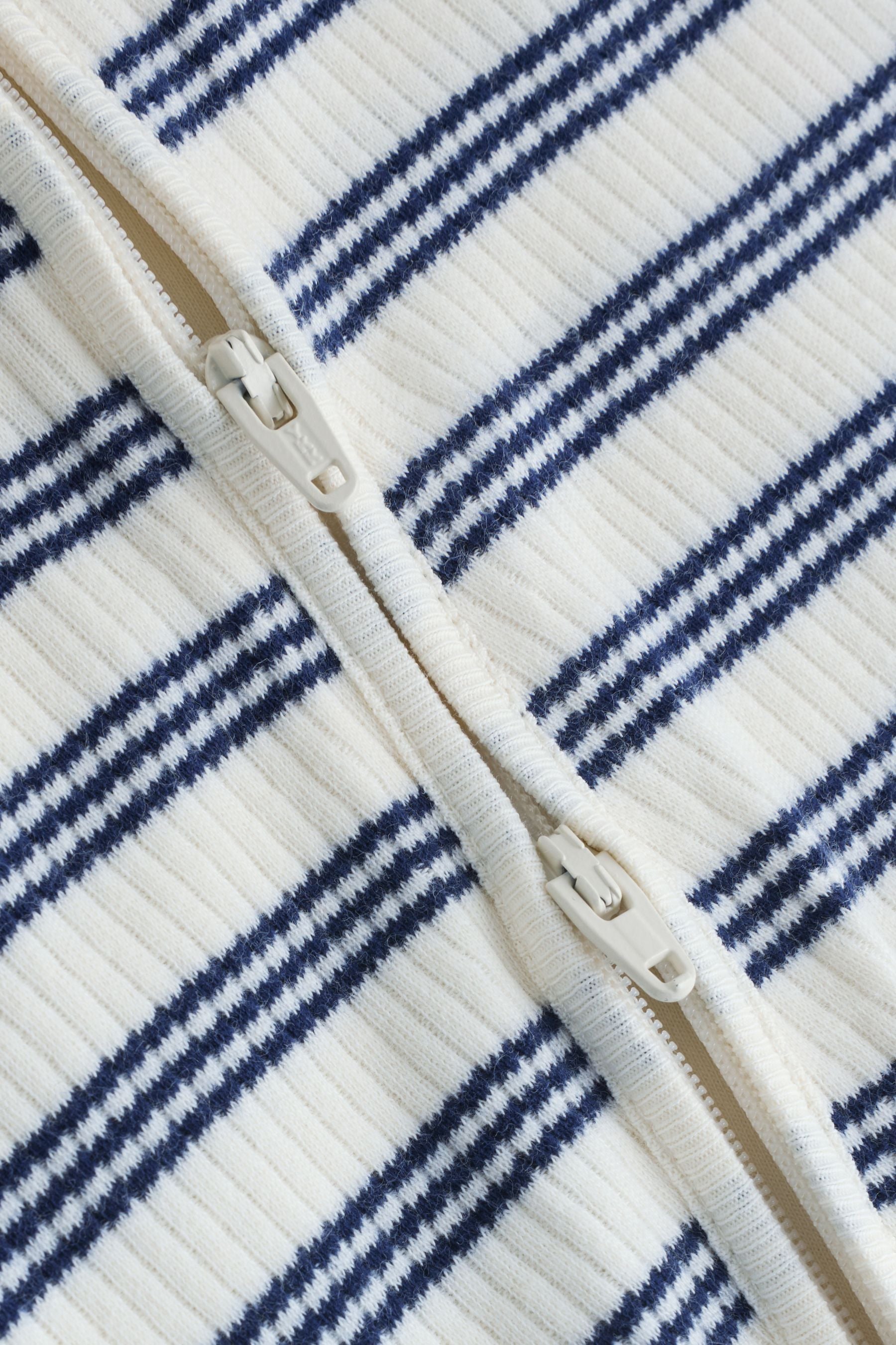 W51009s11_3L.jpg
