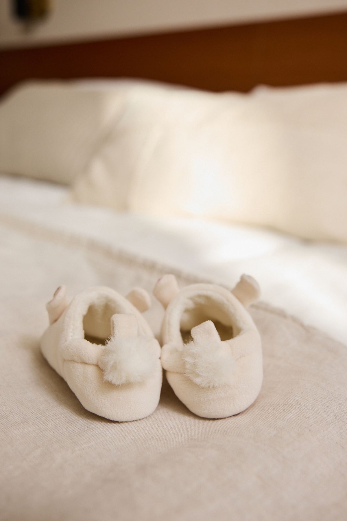 Pantofi slip-on cu iepuraș pentru bebeluși – crem, fete, 0-3 luni - 12-18 luni, NEXT - imagine 4