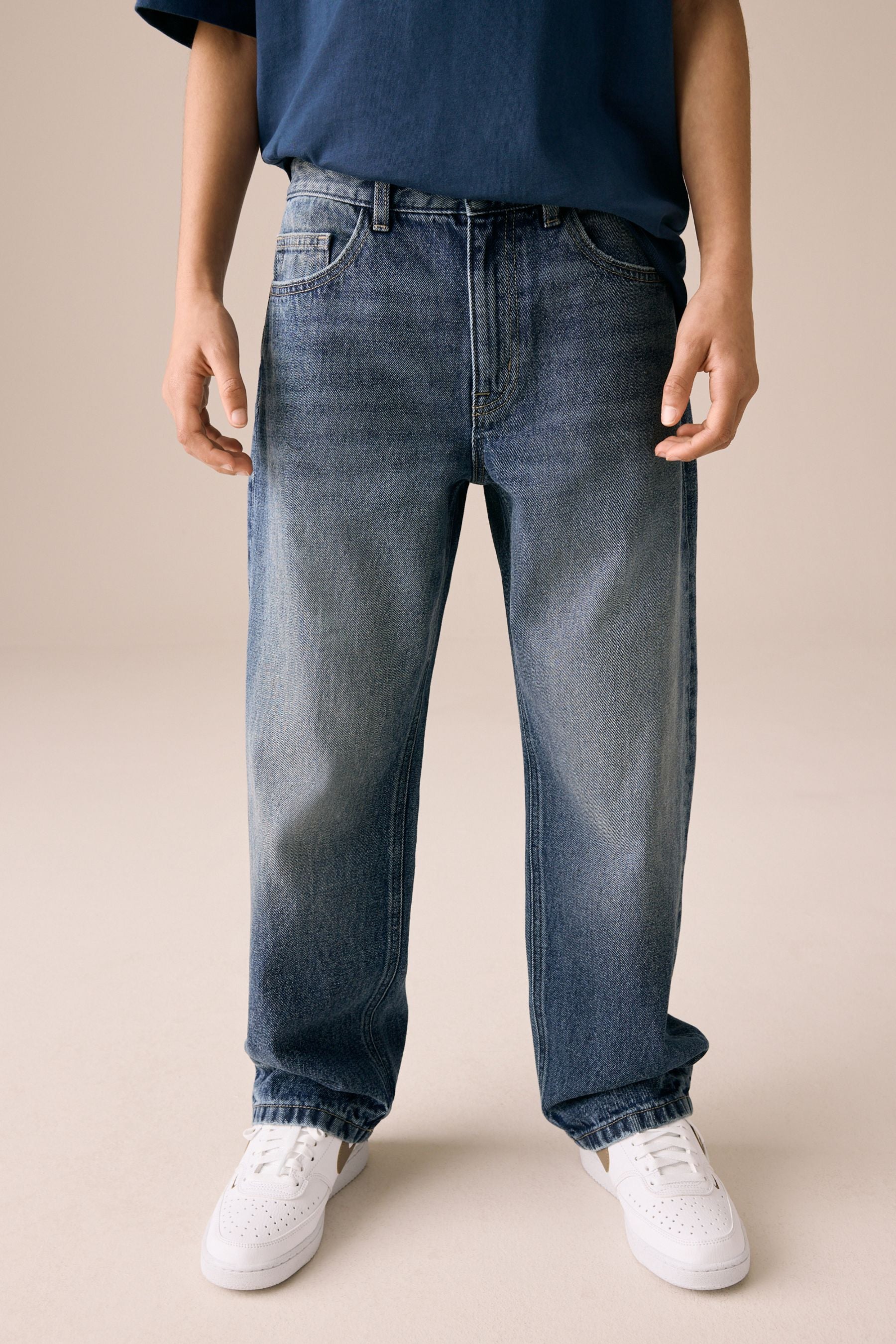 AW2138s1_3L.jpg