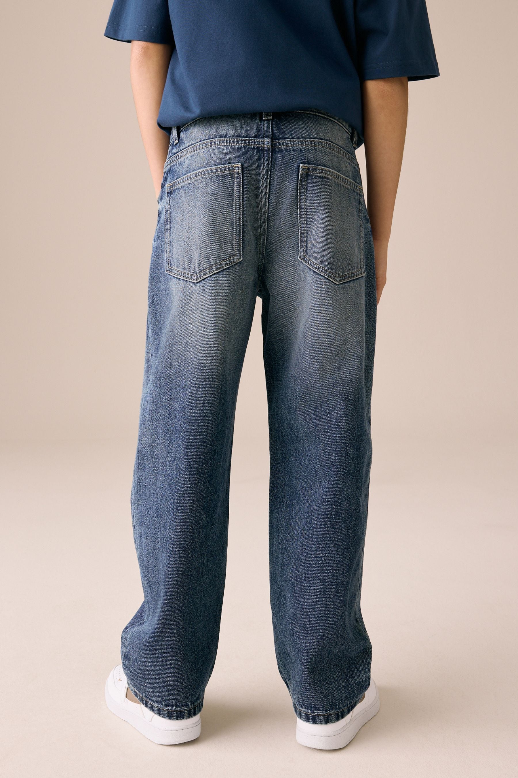 AW2138s2_3L.jpg