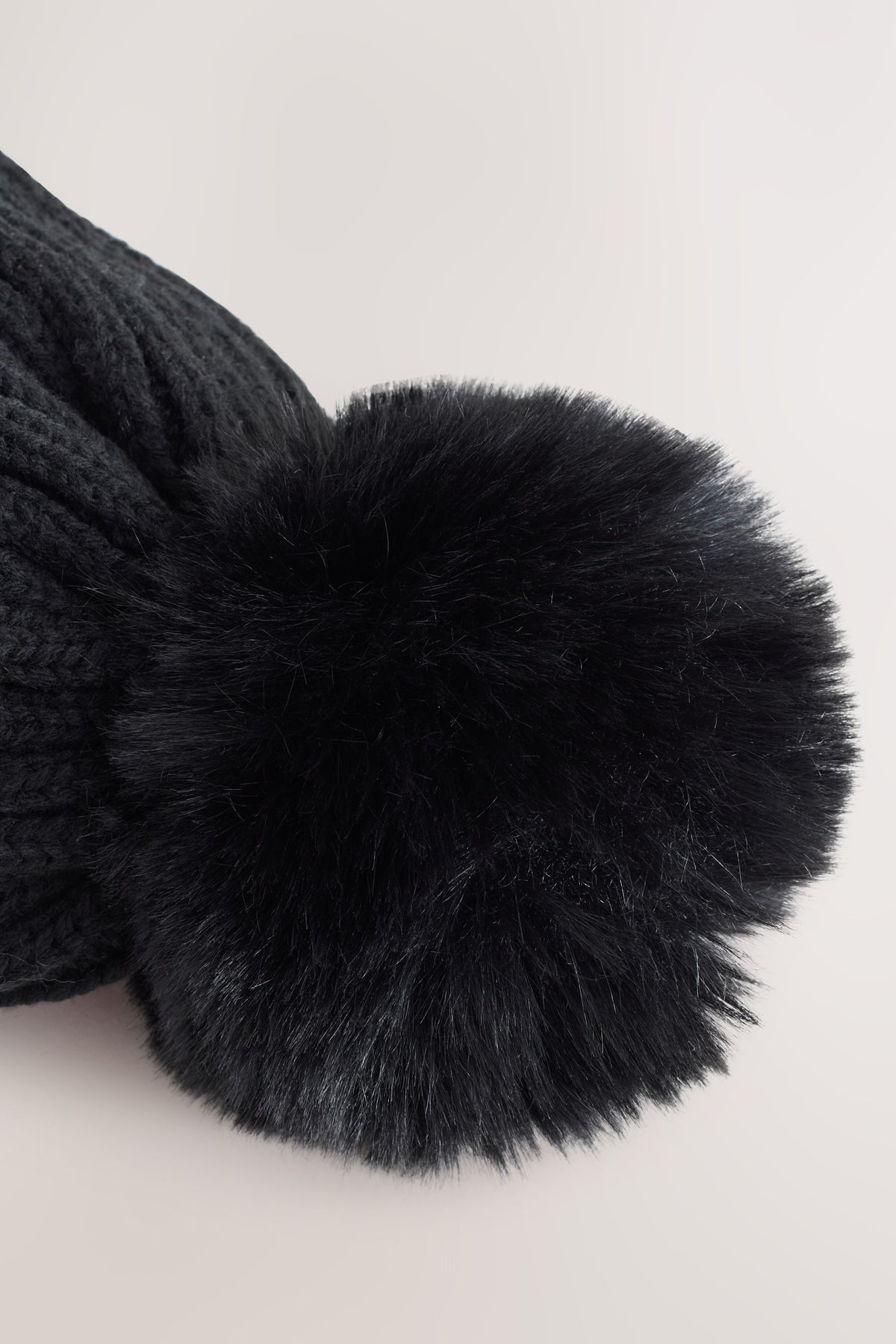 Căciulă beanie din tricot cu nervuri cu pompon – neagră, fete, 3-9 luni - 14-16 ani, NEXT - imagine 8
