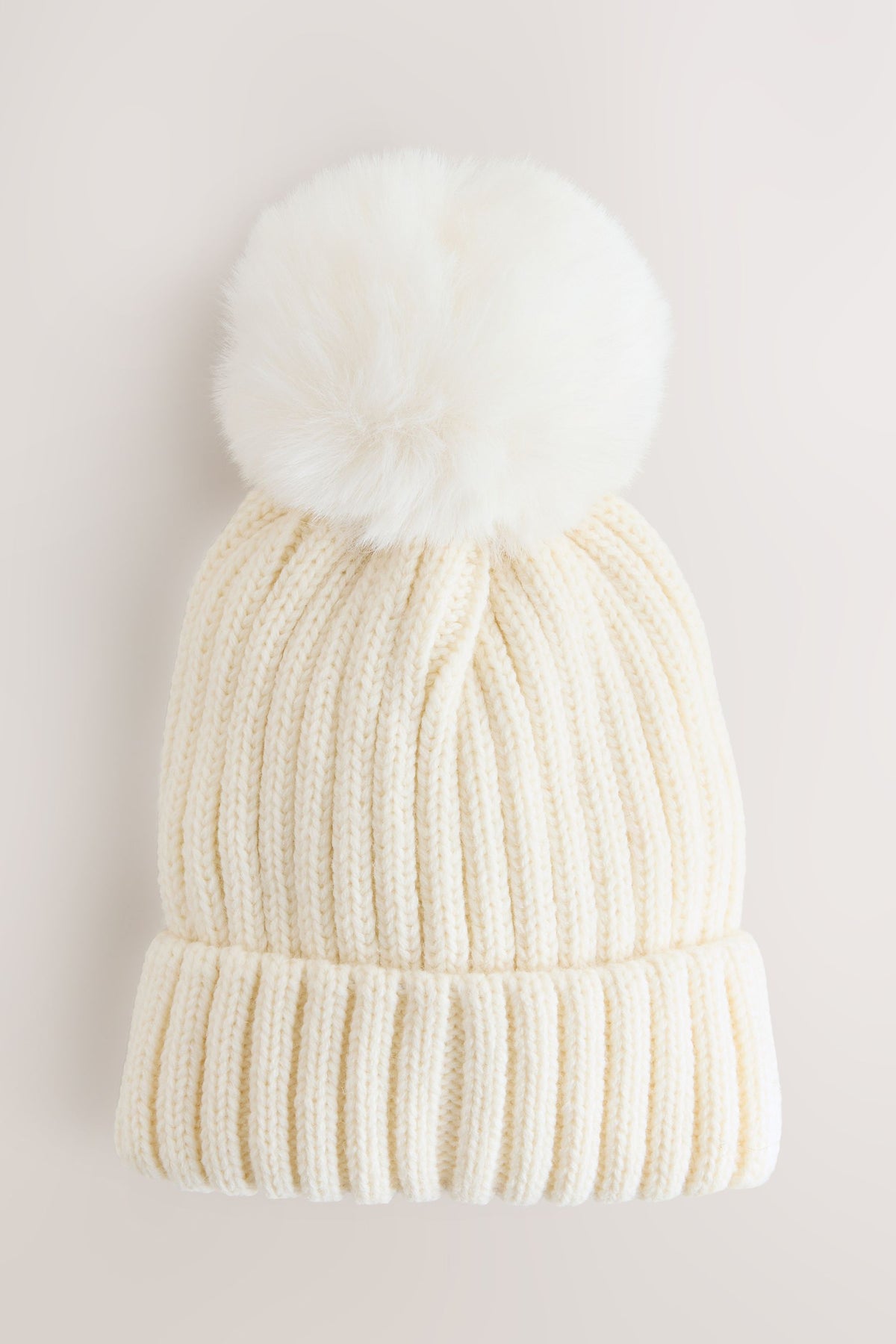 Căciulă beanie din tricot cu nervuri cu pompon – albă, fete, 3-9 luni - 14-16 ani, NEXT