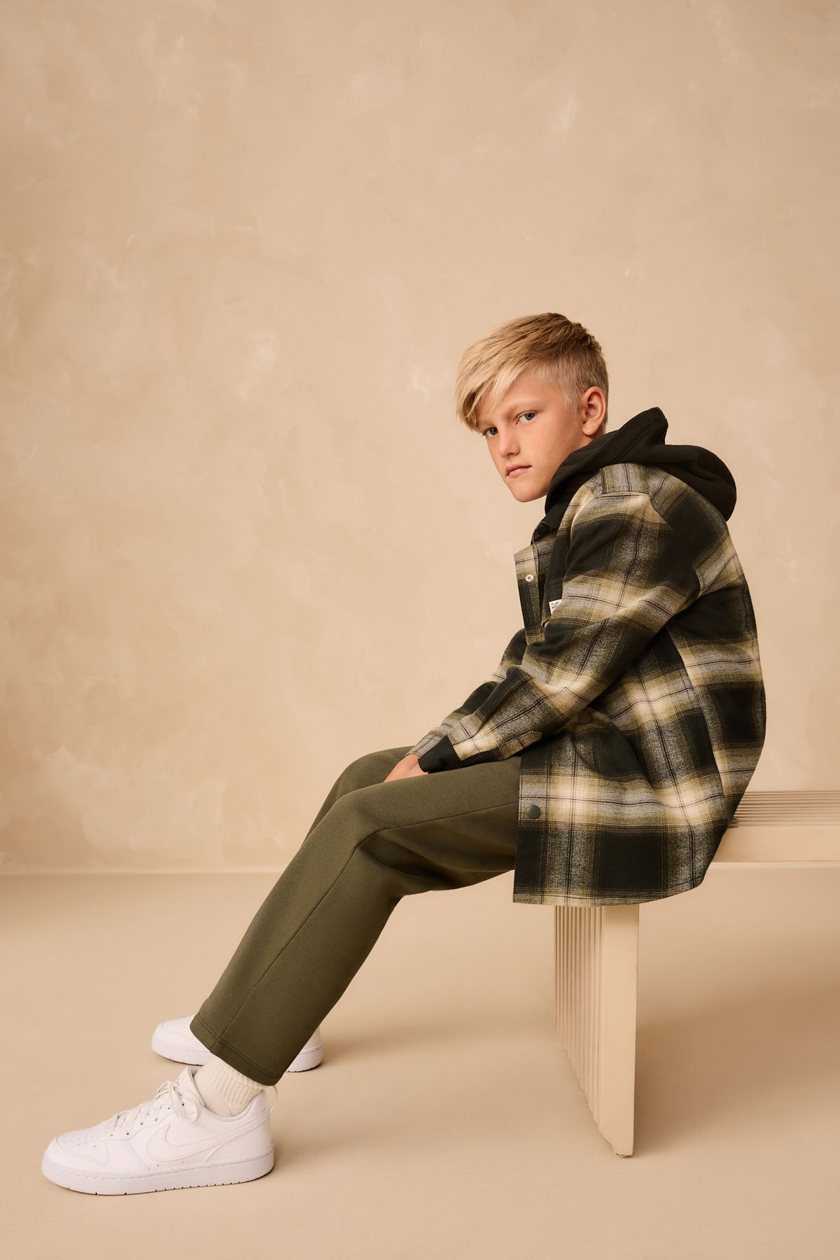 Joggers regular fit fără manșete – verde khaki, băieți, 3 ani - 16 ani, NEXT
