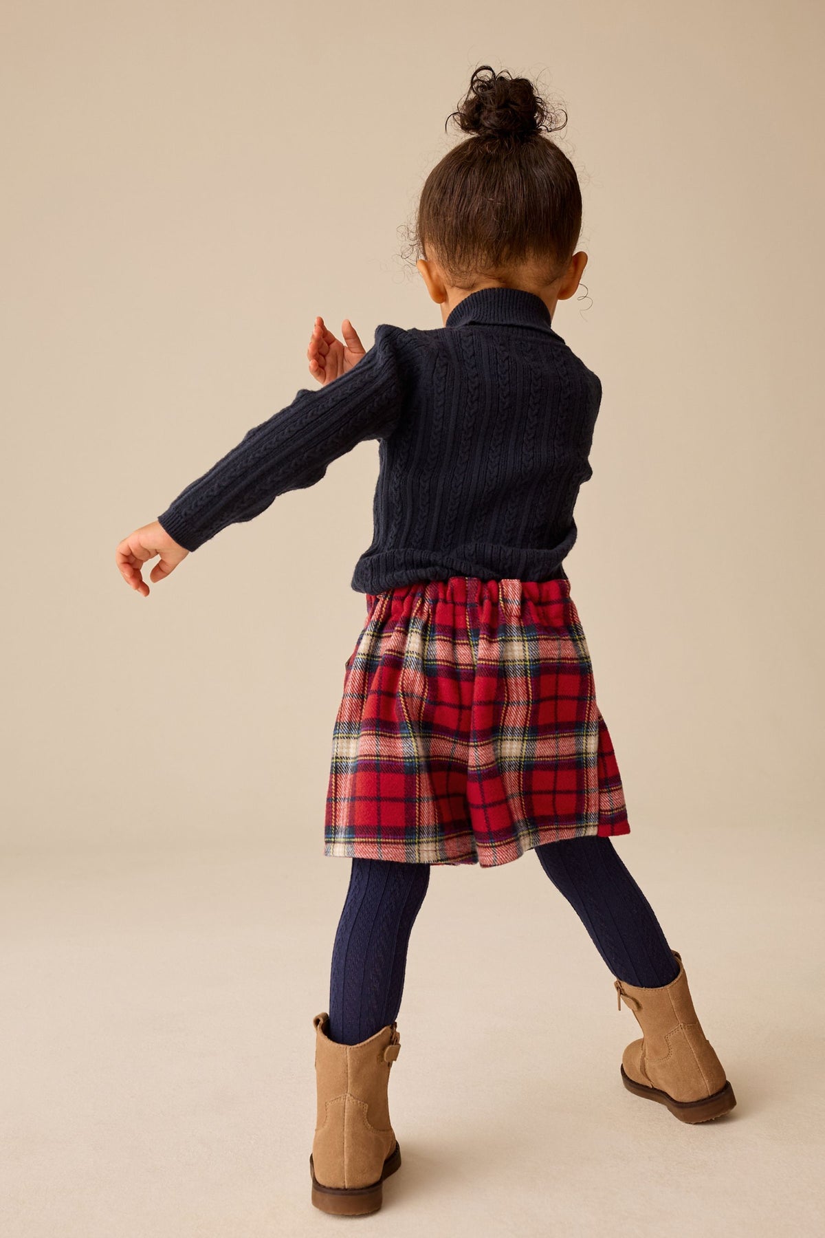 Set fustă-pantalon în carouri tartan și dresuri – roșu, fete, 3-6 luni - 6-7 ani, NEXT - imagine 2