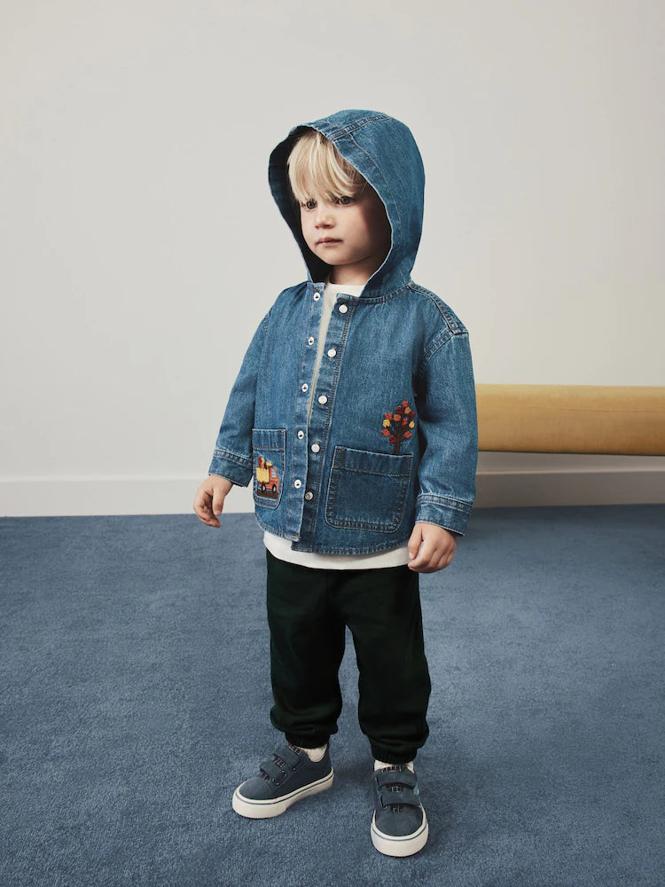 Cămașă-jachetă din denim cu glugă, mânecă lungă și broderie cu mijloace de transport – albastru denim, băieți, 3-6 luni - 5-6 ani, NEXT - imagine 3