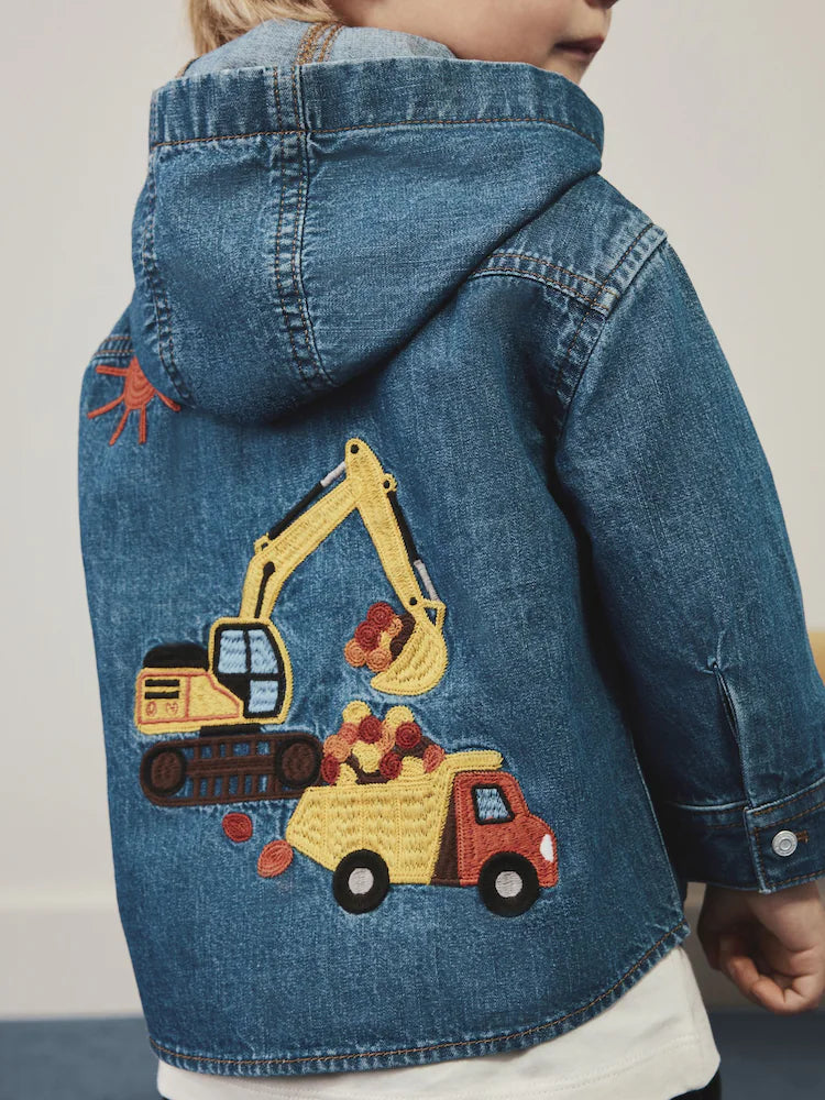 Cămașă-jachetă din denim cu glugă, mânecă lungă și broderie cu mijloace de transport – albastru denim, băieți, 3-6 luni - 5-6 ani, NEXT