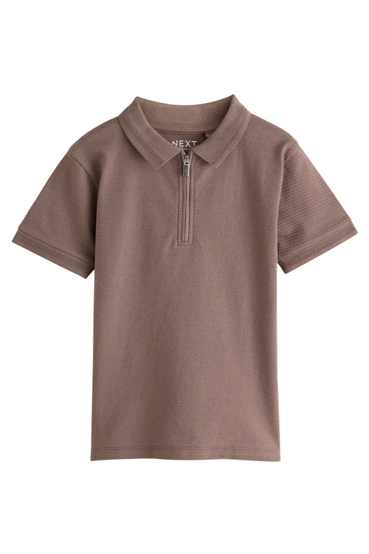 Tricou polo texturat cu fermoar la gât și mânecă scurtă – maro mink, băieți, 3 ani - 16 ani, NEXT