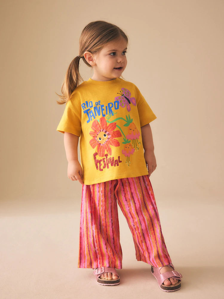 Set cu tricou și pantaloni cu croială amplă - galben/ocru, NEXT
