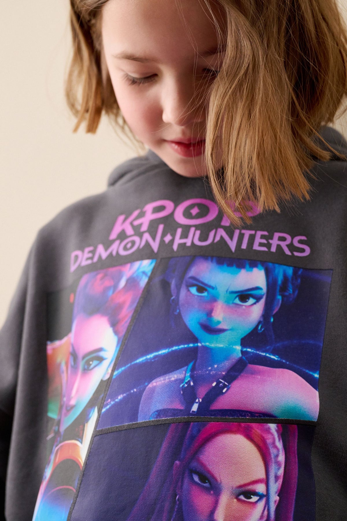 Hanorac cu glugă KPop Demon Hunters – gri cărbune, fete, 6 ani - 16 ani, NEXT - imagine 6