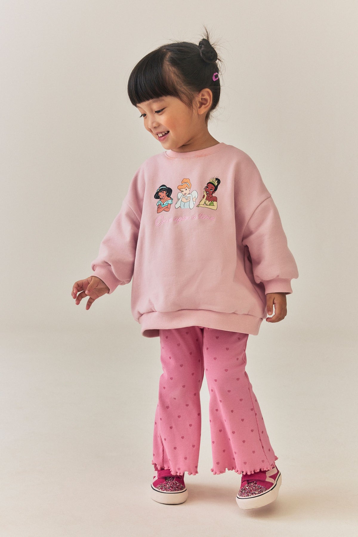 Set Disney Princess bluză de trening și pantaloni evazați – roz pal, fete, 3-6 luni - 6-7 ani, NEXT - imagine 3
