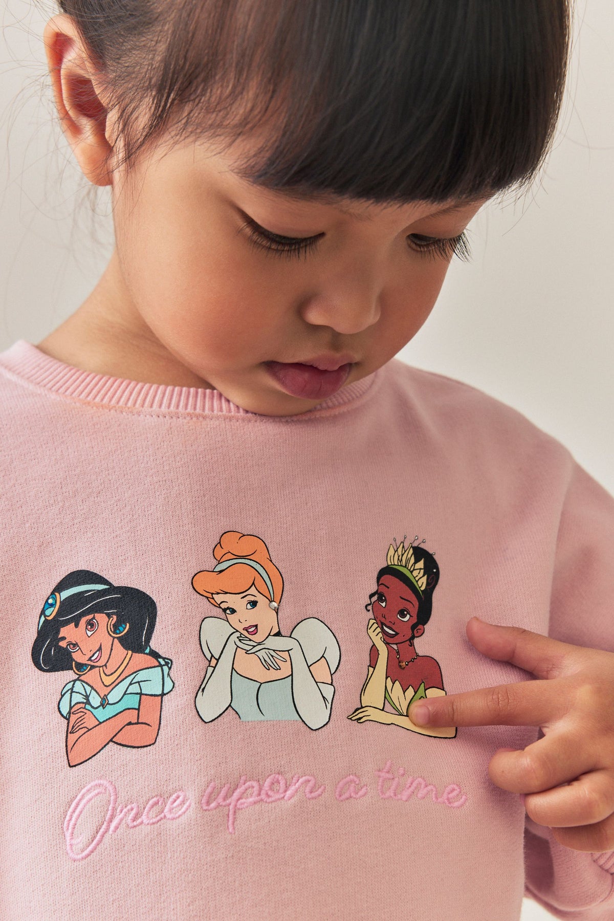 Set Disney Princess bluză de trening și pantaloni evazați – roz pal, fete, 3-6 luni - 6-7 ani, NEXT - imagine 5