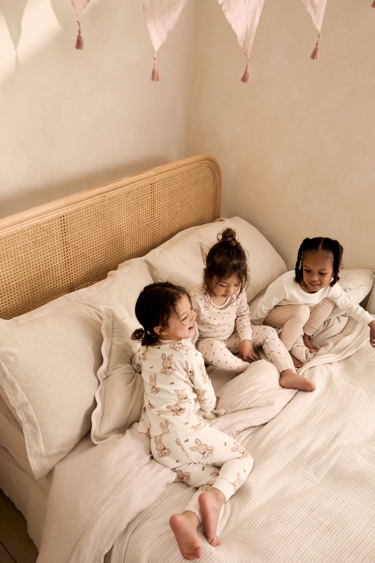 Pijamale Snuggle cu Imprimare Iepuraș Neutru Set de 3 - Neutru, Fete, 9-12 luni - 11-12 ani, NEXT - imagine 2