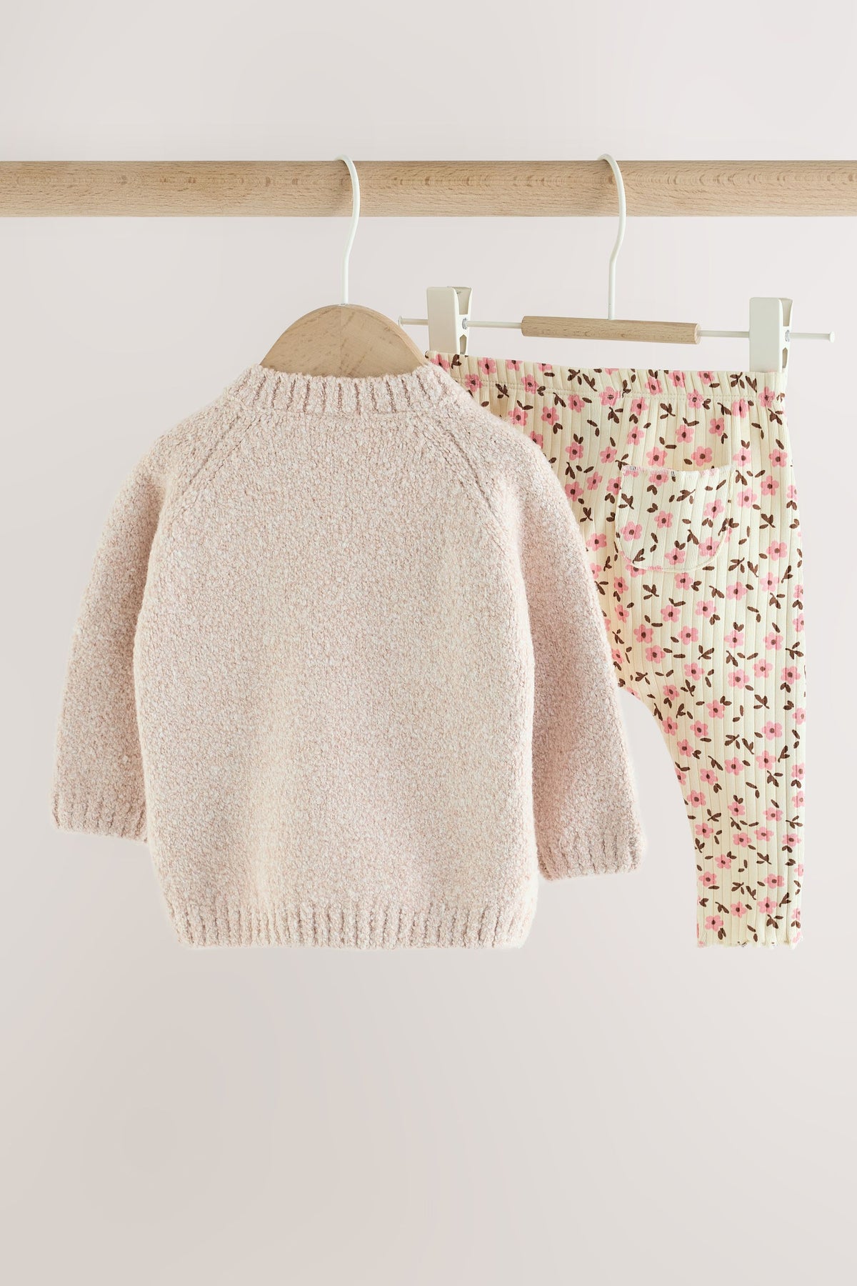 Pulover Tricotat Ecru cu Iepuraș și Colanți Florali Set pentru Bebeluși 2 Piese - Neutru, Nou-Născut, Prima Mărime - 1.5-2 Ani, NEXT - imagine 2